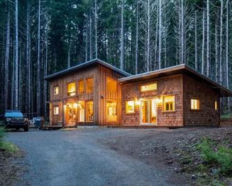 Jordan River Coastal Cottage - Sooke - Budynek