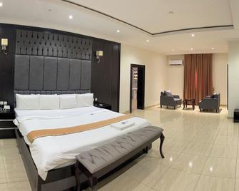 Aaron's Place Luxury Apartments & Rooms - Enugu - Bedroom