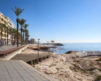 Awesome apartment in Torrevieja with 2 Bedrooms and WiFi - Torrevieja - Näkymät ulkona
