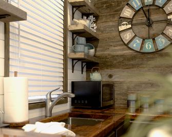 The Shoreline Container Home 12 min to Magnolia Silos and Baylor - Waco