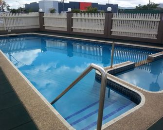 Golden Fountain Motel - Rockhampton - Pool
