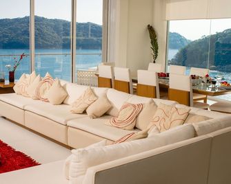 بي بيتشيلينجي أكابولكو - اكابولكو - غرفة معيشة