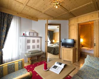 Alpen Hotel Corona - Vigo di Fassa - Olohuone