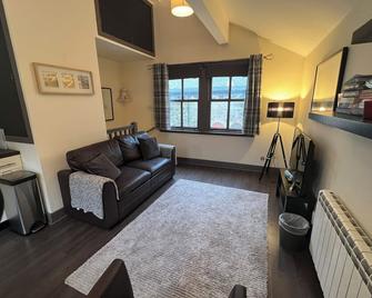 Lochinvar Cottage - Tobermory - Living room