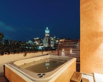 هوتل كاسا كافيا فالارتا - بورتو فولارتا - شرفة