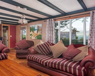 Large wood cabin 5 min drive to Inch beach on the Wild Atlantic Way in Co kerry - Inch - Living room