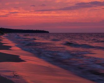 Cozy Log Cabin On The Water With The Best Sand Beach In Door County! - Sturgeon Bay - Beach