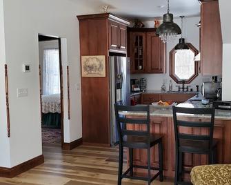 Afton Carriage House on Asa Tracy's Estate - Afton - Comedor