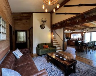 Rustic Mountain View Cottage - Pittsford - Sala de estar