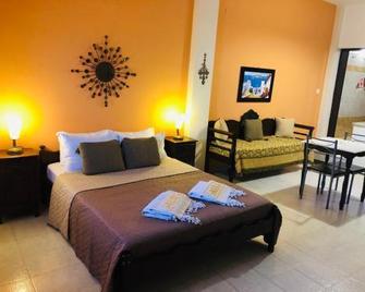 Pansion Zaharoula - Fira