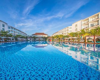 Renaissance Danang Hoi An Resort & Spa - Hoi An - Svømmebasseng