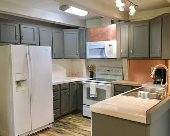 Cozy Cottage In Secluded Canyon--Perfect Zion And Bryce Getaway - Glendale - Kitchen