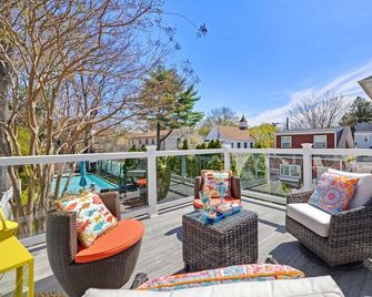 421 Irie: Simply Charming 2 Story Cottage!! Private Pool!! 1 Off Street Parking! - Annapolis - Balkon