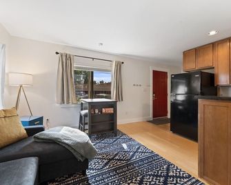 Good 2 Go at L Rancho Court - Spearfish - Living room