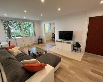 Appartement 3-4 Pieces Bois D'arcy Jusqu'à 6 Personnes - Bois-d’Arcy - Salon