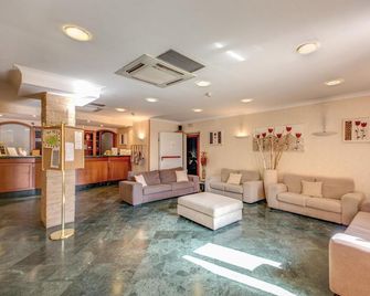 رومولي هوتل - روما - ردهة