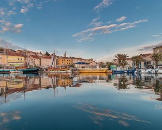 2 Bedroom Beach Front Apartment In Mali Losinj - Lussinpiccolo - Vista esterna