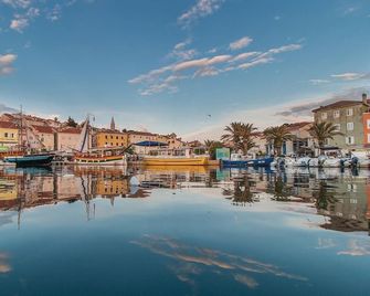 2 Bedroom Beach Front Apartment In Mali Losinj - Mali Lošinj - Extérieur