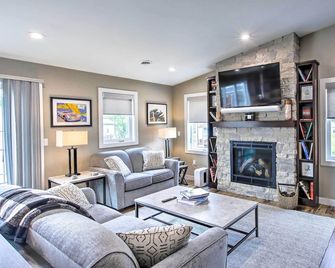 Chic Plymouth Townhome Less Than 1 Mi to Road America - Plymouth