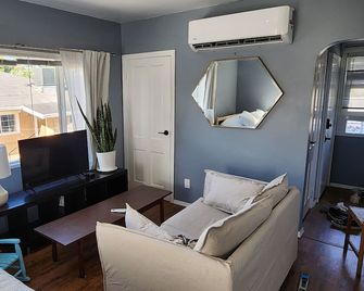 Private Los Feliz Studio - Walkable neighborhood, close to CHLA/Kaiser Hospitals - Los Ángeles - Sala de estar