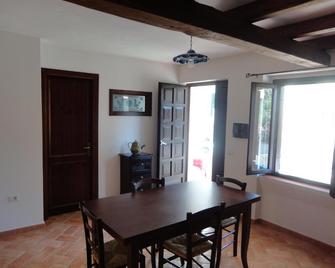 Bed And Breakfast Ichnos - Cala Gonone - Essbereich