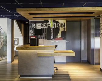 Ibis Budget Versailles Château Saint Cyr - Saint-Cyr-l'École - Edificio