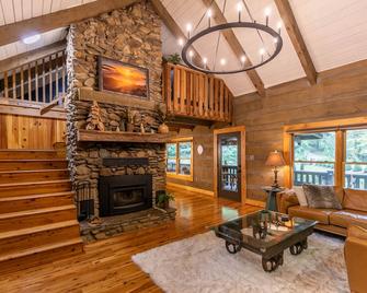 Blackberry Creek Cabin - Updated Creekside Haven with Fire Pit and Swimming Holes - Lenoir - Living room