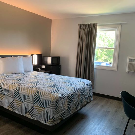 Bedroom view of Studio 6 Rockford, IL