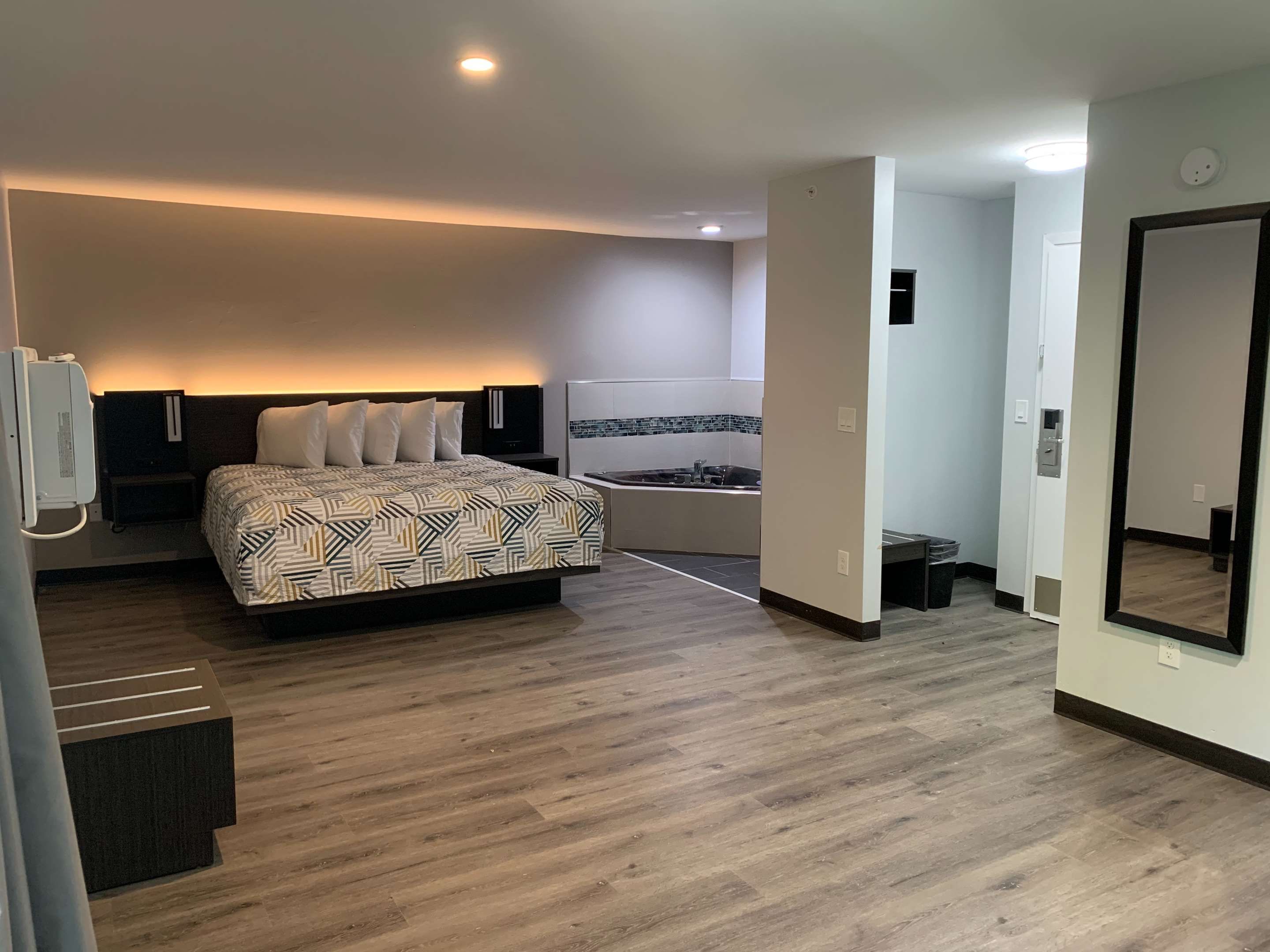 Bedroom view of Studio 6 Rockford, IL