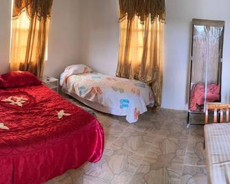 A Breezy hideaway, 10 mins from the largest town and beach. - Bridgetown - Habitación