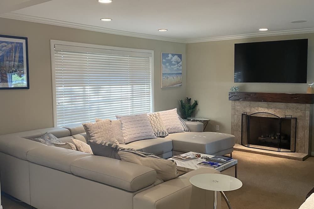 Luxury Golf Course Home steps from The Rancho Bernardo Inn! - סן דייגו - סלון