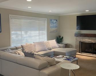Luxury Golf Course Home steps from The Rancho Bernardo Inn! - San Diego - Sala de estar