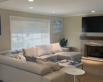 Luxury Golf Course Home steps from The Rancho Bernardo Inn! - סן דייגו - סלון