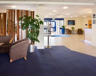 Holiday Inn Express Cardiff Airport By IHG - Barry - Lobby