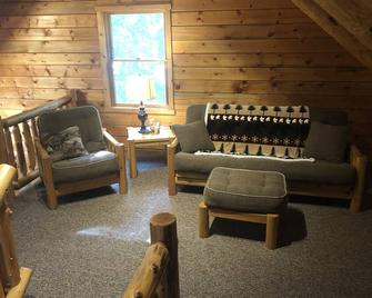 Cabin Retreat - Paynesville - Wohnzimmer