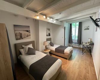 Hotel Mas De Galoffre - Nimes - Bedroom