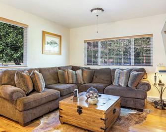 Serendipity Cabin - offered by Rock Creek Trout Bums - Clinton - Sala de estar