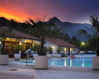 Hotel Lago Bin - Rocchetta Nervina - Piscine