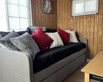 Take it easy at this unique and tranquil getaway. - North Versailles - Living room
