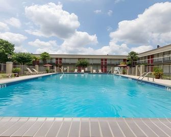 Iberia House & Suites - New Iberia - Zwembad