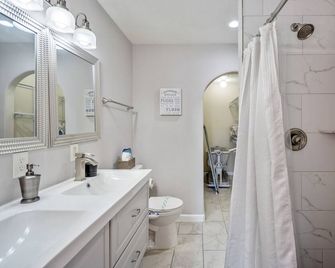 Winter Retreat 3b 3ba Huge backyard Mins from Downtown - Houston - Baño