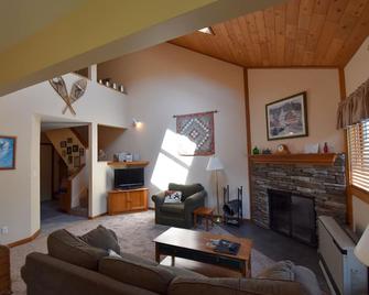 Trail Creek Top Two Floor End Unit 2 Full Bath 2 Queen Beds plus a sleeper sofa - Killington - Stue