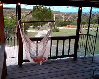 Zannabella B&B-Glamping- Cedar Grove Cabin - Ingram, TX breakfast included - Kerrville - Balcony