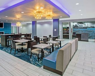 La Quinta Inn & Suites by Wyndham Victoria - South - Victoria - Restaurante