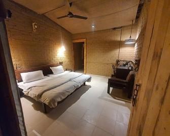 Varenya Agro-Resort - Pune - Bedroom