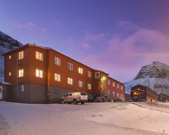 Gjestehuset 102 - your home away from home! - Longyearbyen - Byggnad