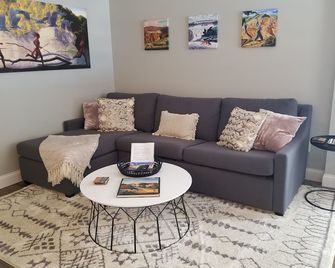 2nd St Loft - Washington - Living room