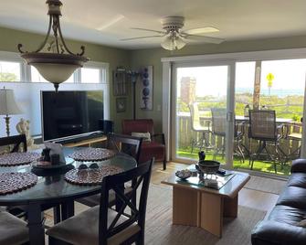 Beautiful Waterfront Getaway with Great Views of Cape Cod Bay - Provincetown - Sala pranzo