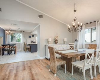 Great 6BR for All Ages/Heated Pool 5 Min to Beach by RedAwning - Seminole - Eetruimte