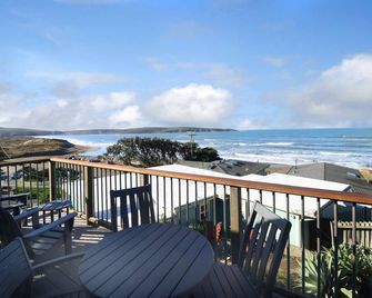 Dillon Beach Cottage located steps from the beach - Dillon Beach - Balcony
